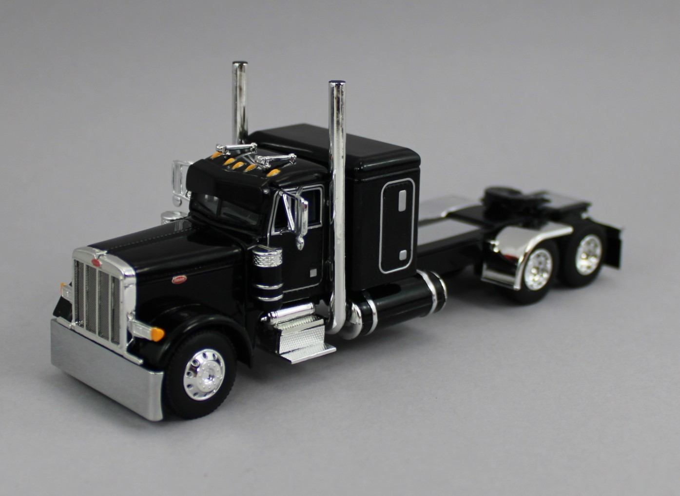 DCP 1:64 *BLACK* Peterbilt 379 48″ Flattop Semi Truck *NIB*