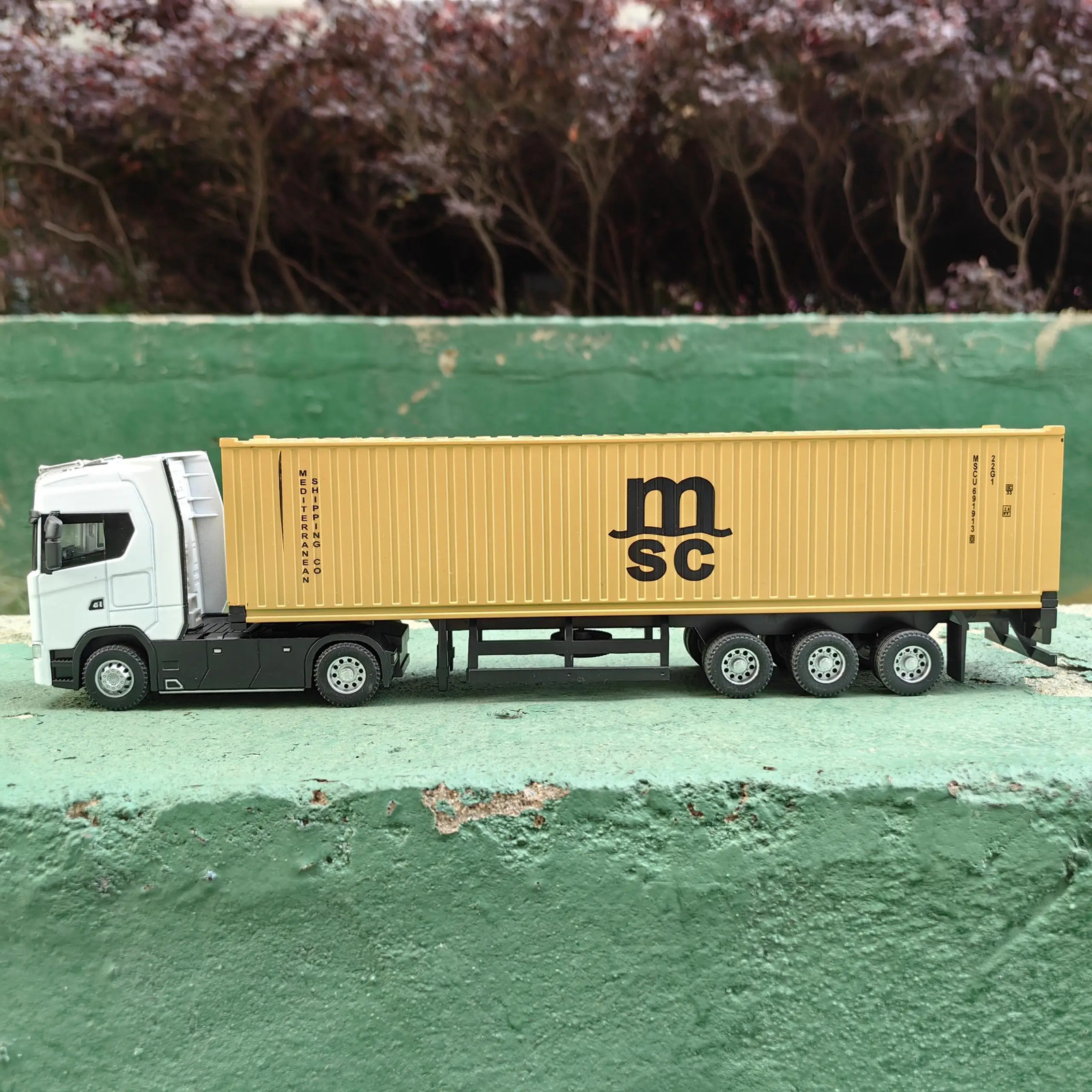 1:50 Scale Alloy Diecast Truck Model with Sound and Light for Kids