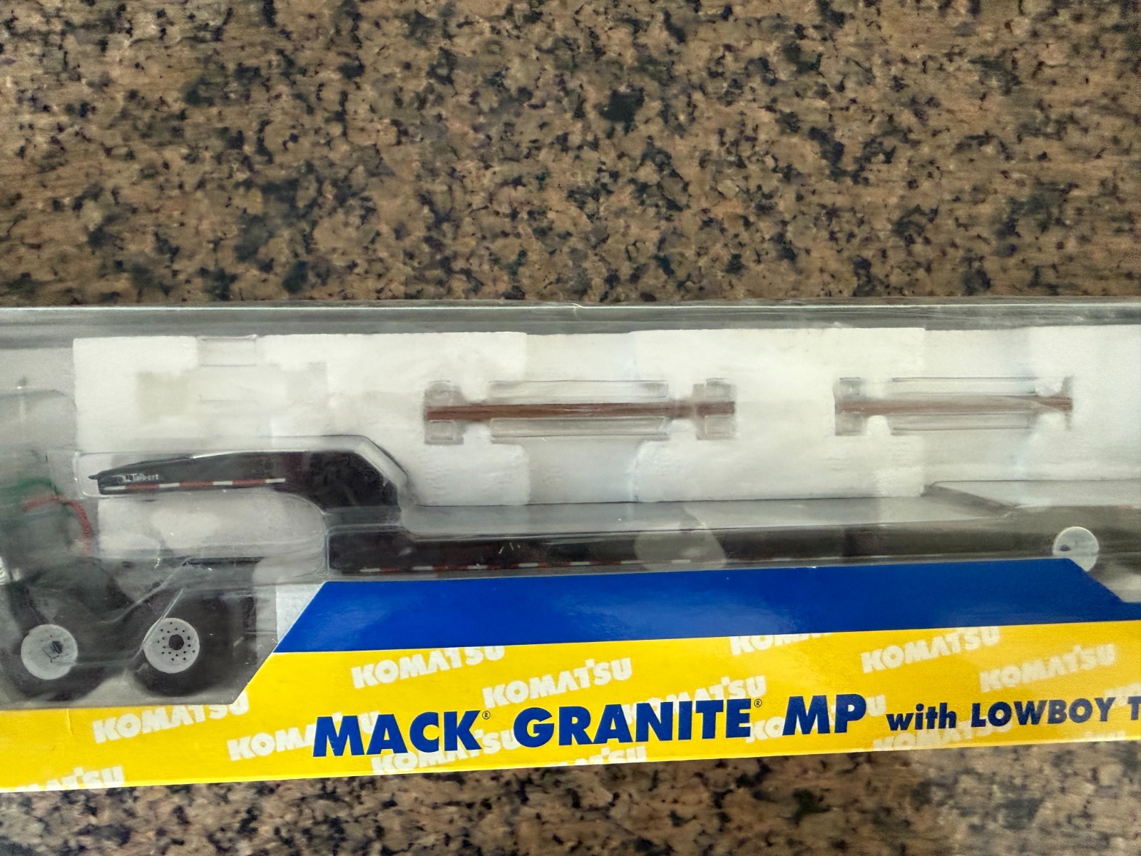 1/50 FIRST GEAR 59-3106 MACK GRANITE WITH LOW BOY KOMATSU