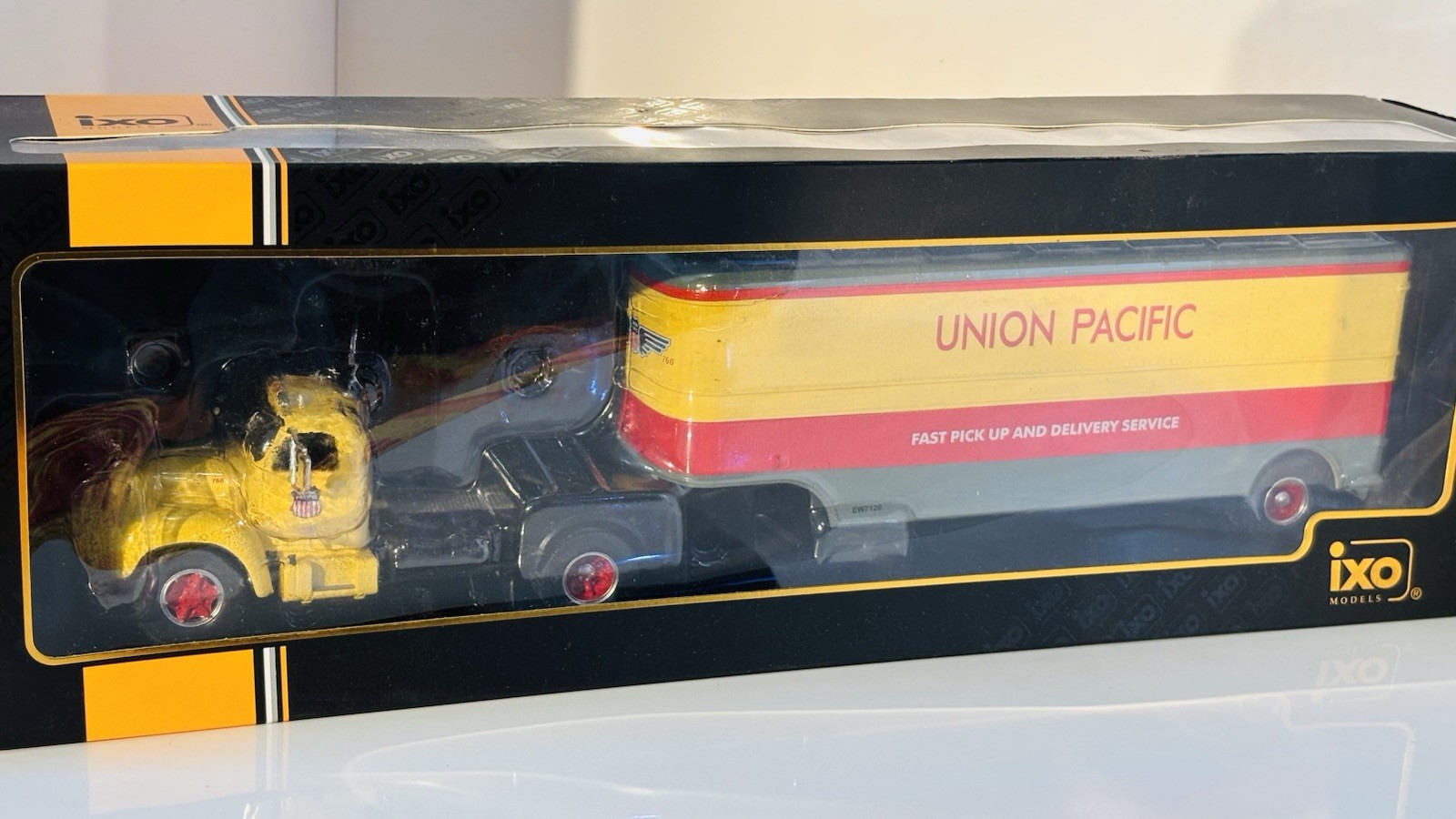 IXO Models 1/43 Scale TTR005 Mack B 61 1955 Union Pacific – Boxed