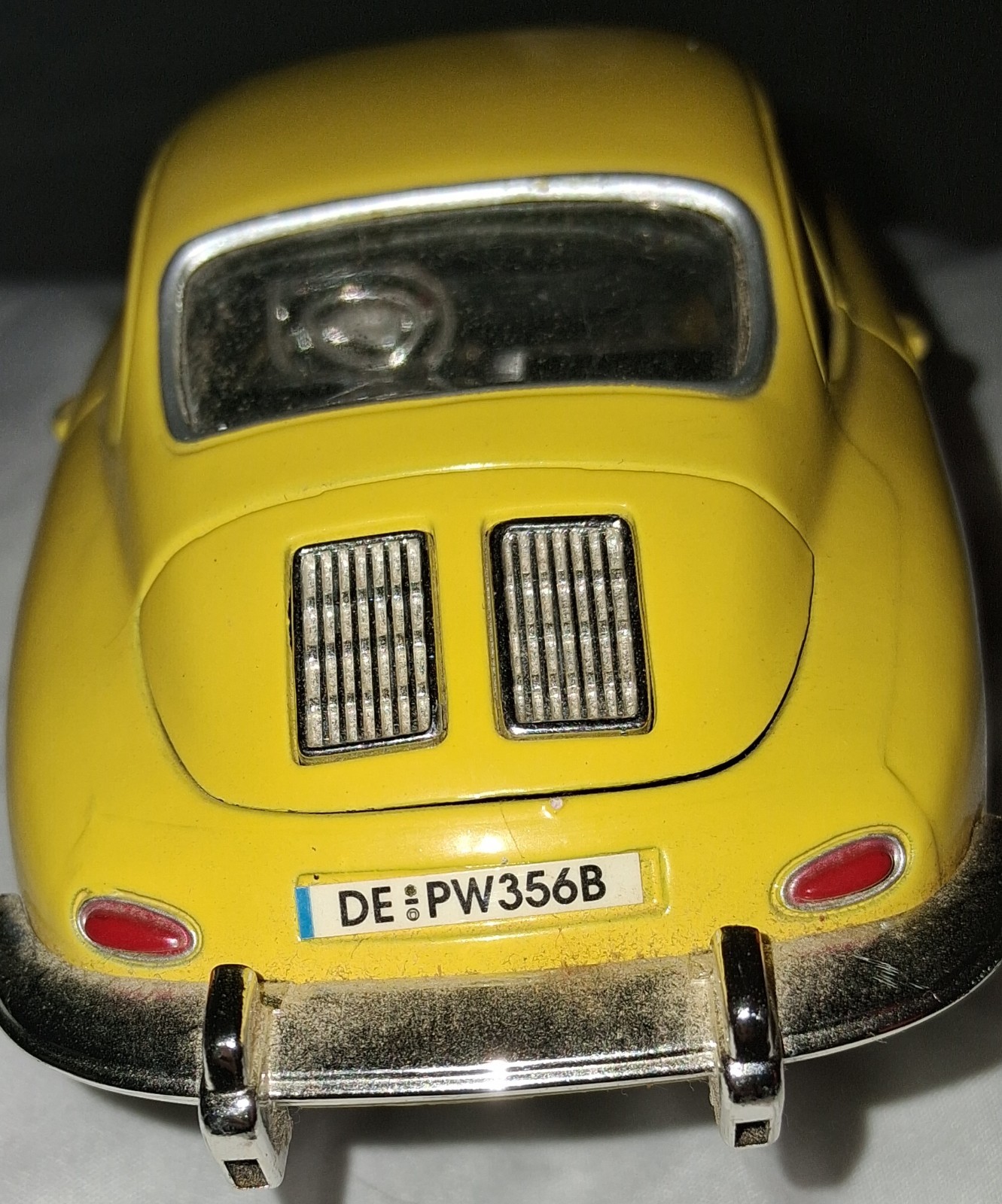 1:24 Scale PORSCHE 356 B COUPE 1961 Yellow Used Without Box Comes With Stand