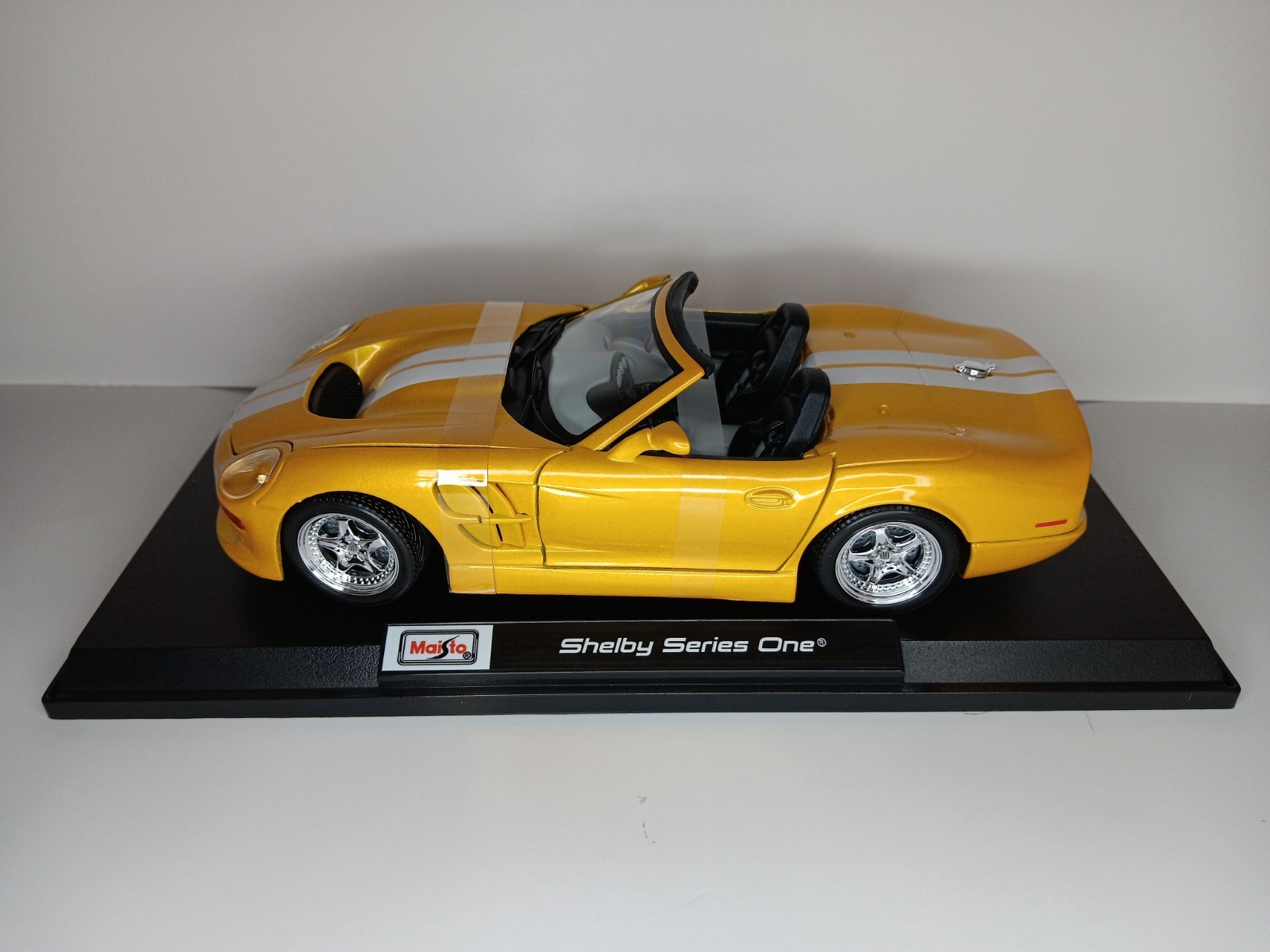 Shelby Series one 1:18 Maisto Exclusive Style Special Edition – Yellow