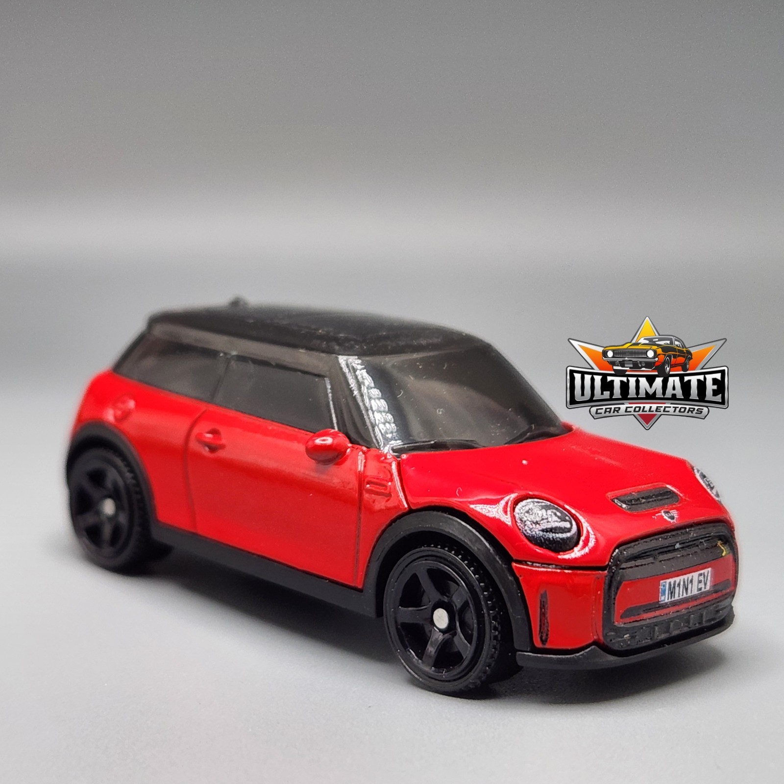 2022 22 Mini Cooper SE Collectible 1/64 Scale Diecast Model Collector Car