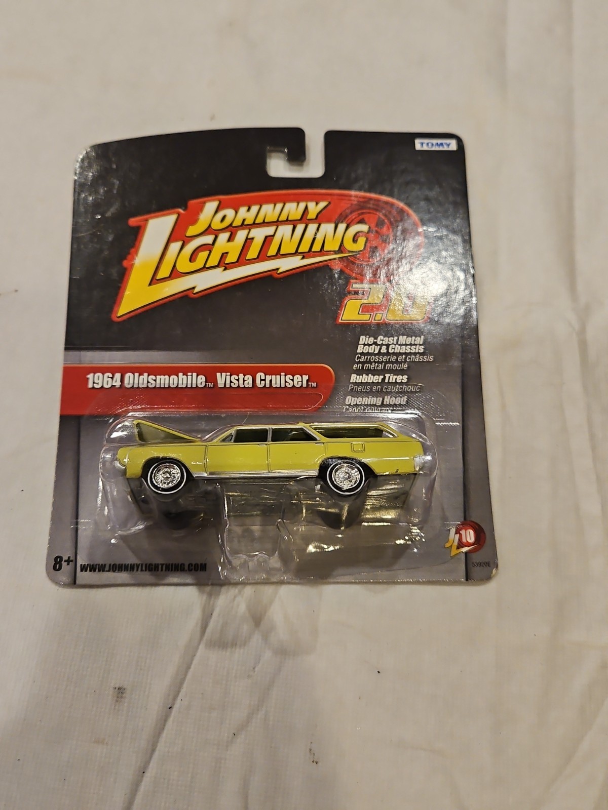 Johnny Lightning 2.0 1964 Oldsmobile Vista Cruiser *Yellow* w/ Rubber Tires