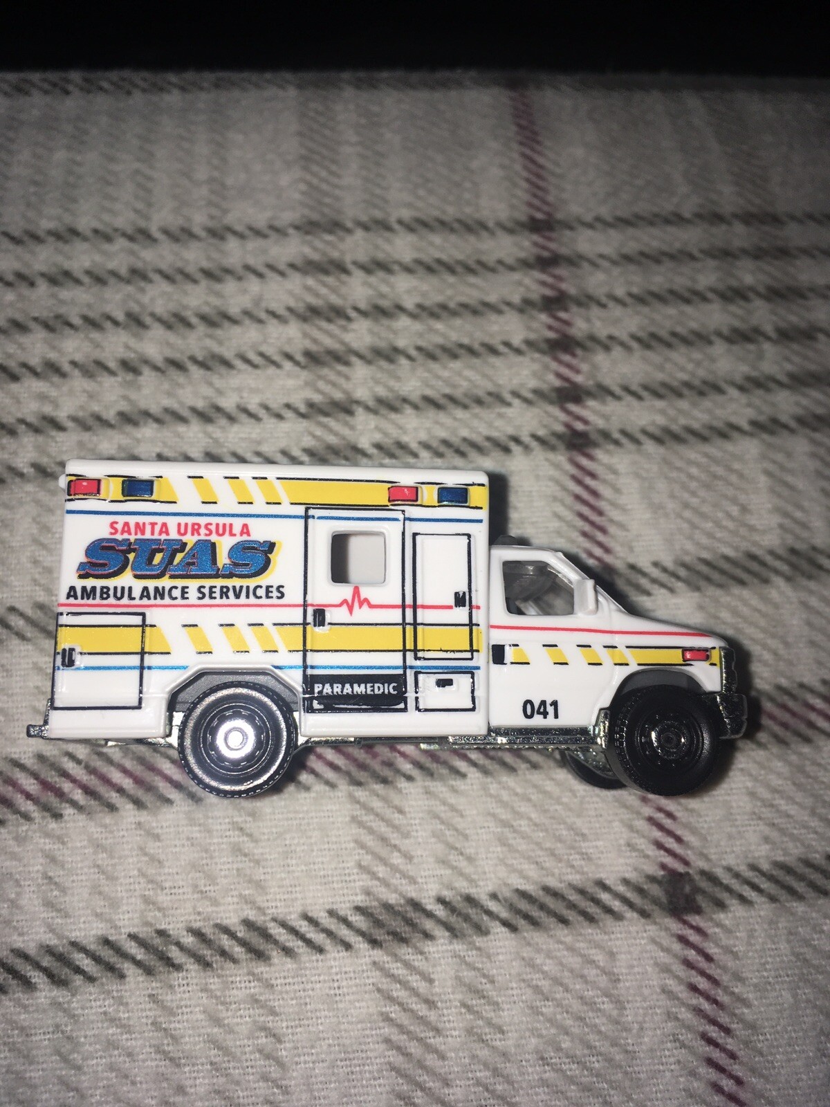 Matchbox Ford E-350 E350 Ambulance Santa Ursula SUAS 2009 MB944 car diecast 041