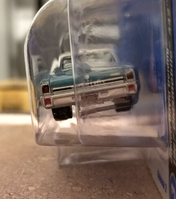 Johnny Lightning 1967 Oldsmobile 442 W-30 Diecast 1:64 Car VerA Rel3 #3 MCACN