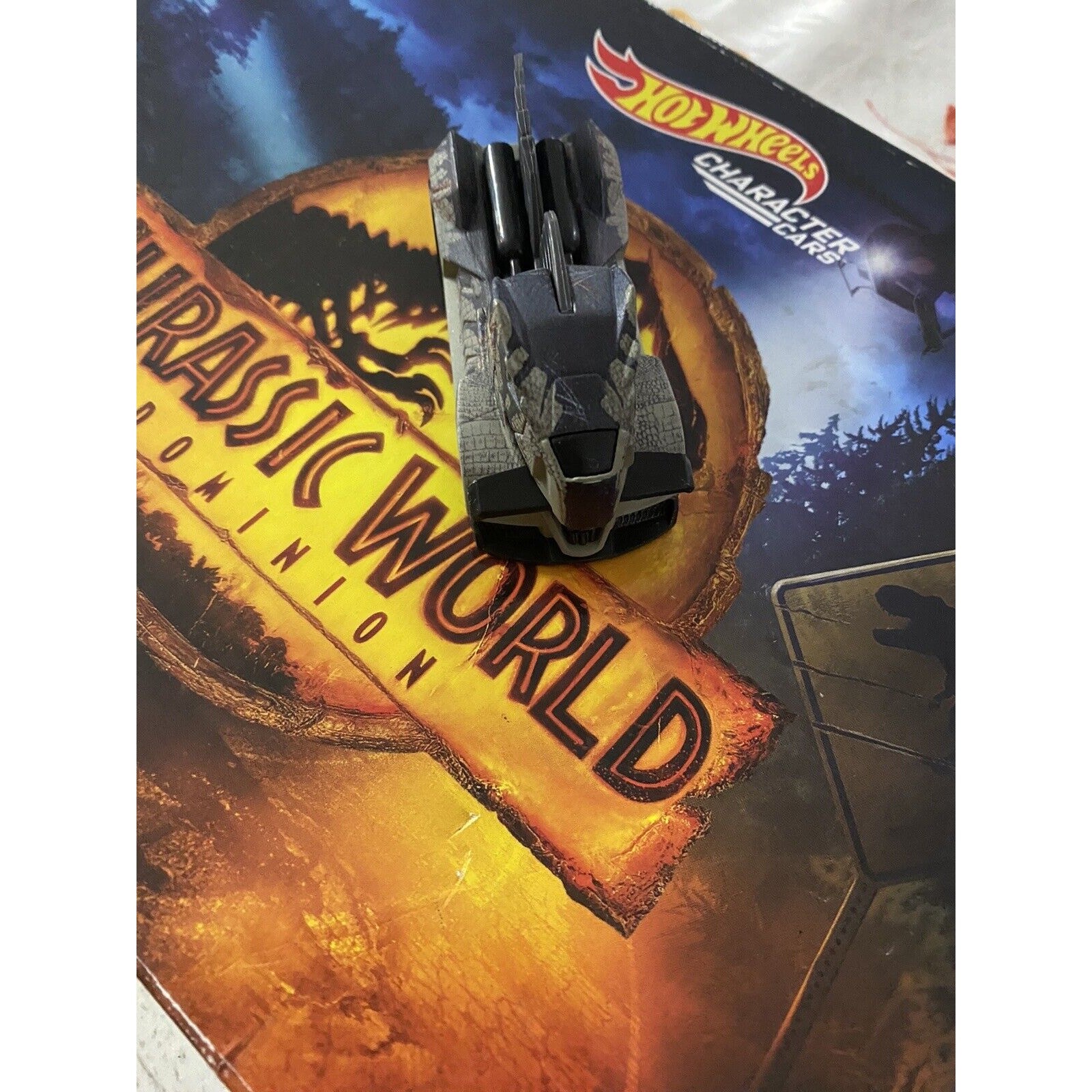 Hot Wheels Jurassic World Dominion 2022 Dinosaur Character Car 5 Pack Box Set