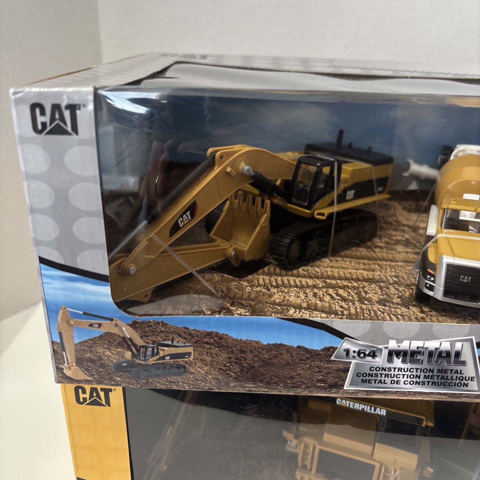 Diecast Masters 1:64 CATERPILLAR Metal Construction Trucks 2 Sets Of 4 – SEALED