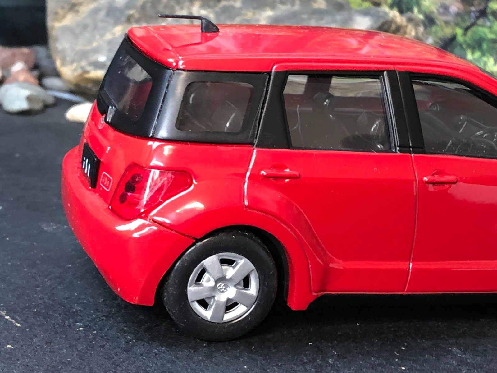 Imperfect 1:24 Diecast Car RED TOYOTA IST Official Licensed Product AS-IS