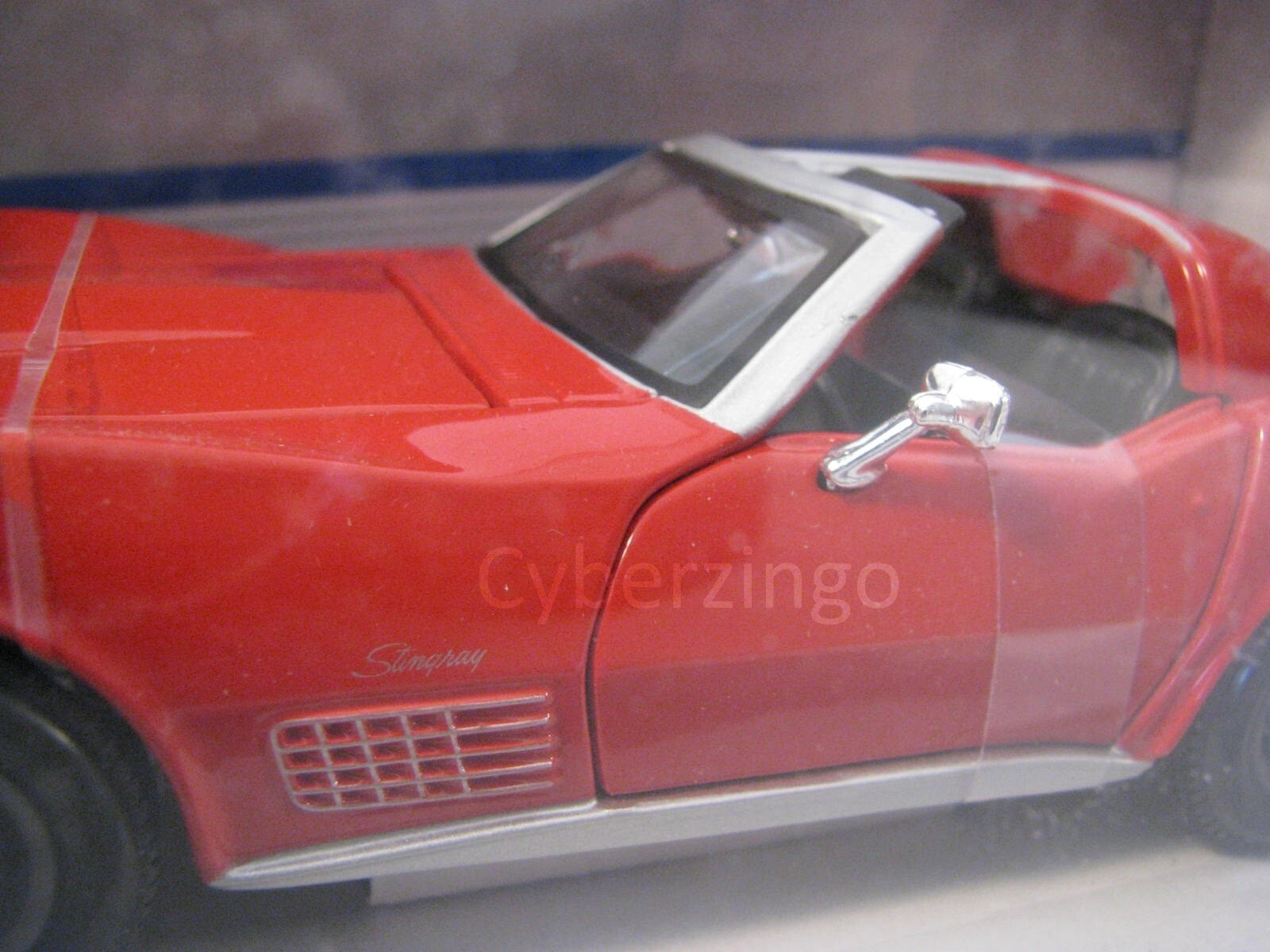 Maisto 1970 Chevy Corvette 1:24 Scale Red Diecast Model Car NEW IN BOX