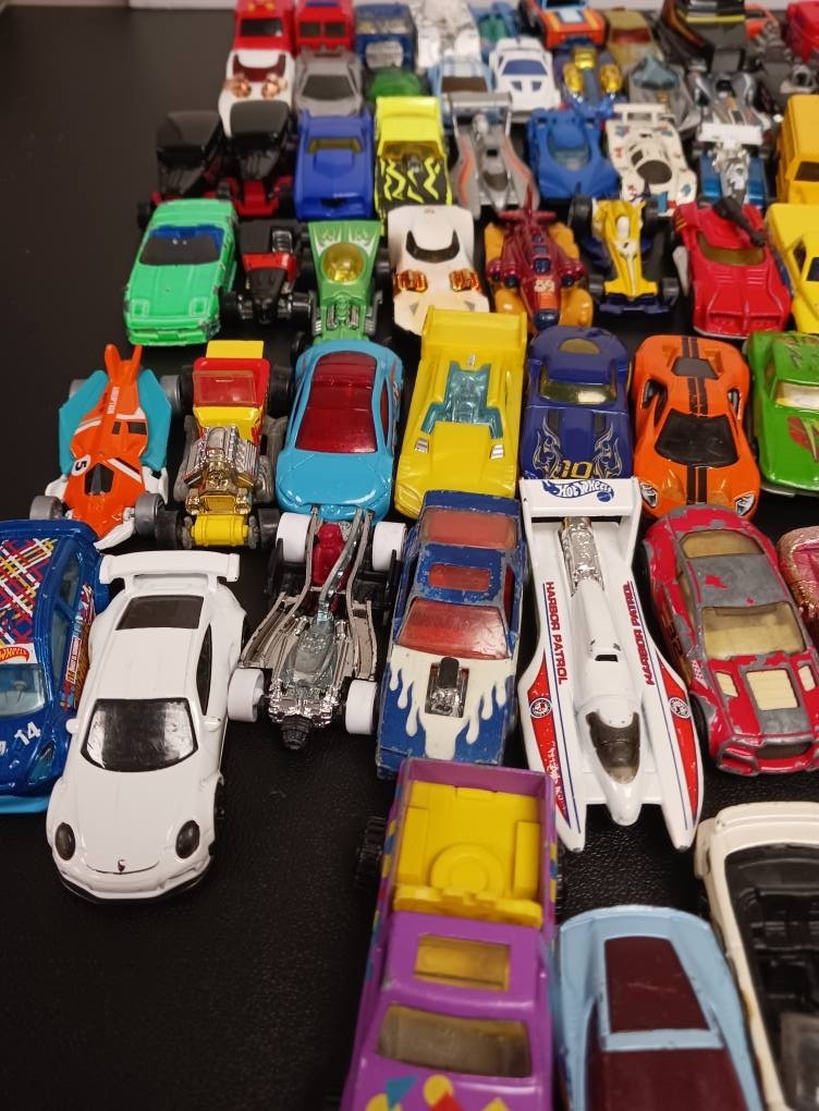 Hot Wheels, Match Box, And Other Loose Die Cast cars. Lots of 20.