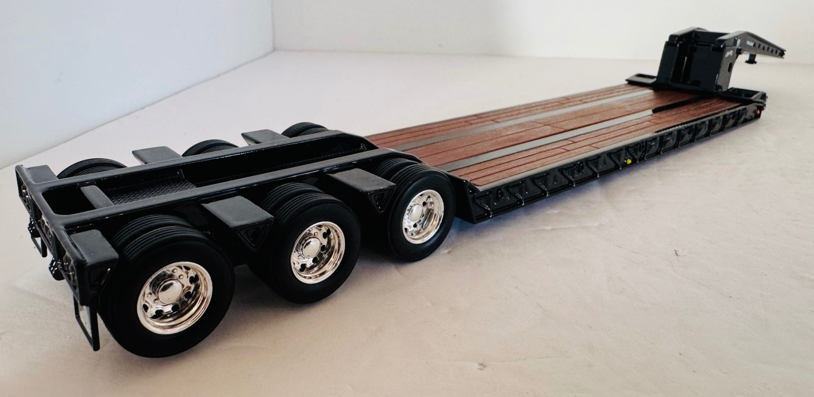 1:50 Trail King Tri-Axle Lowboy Trailer By Norscot