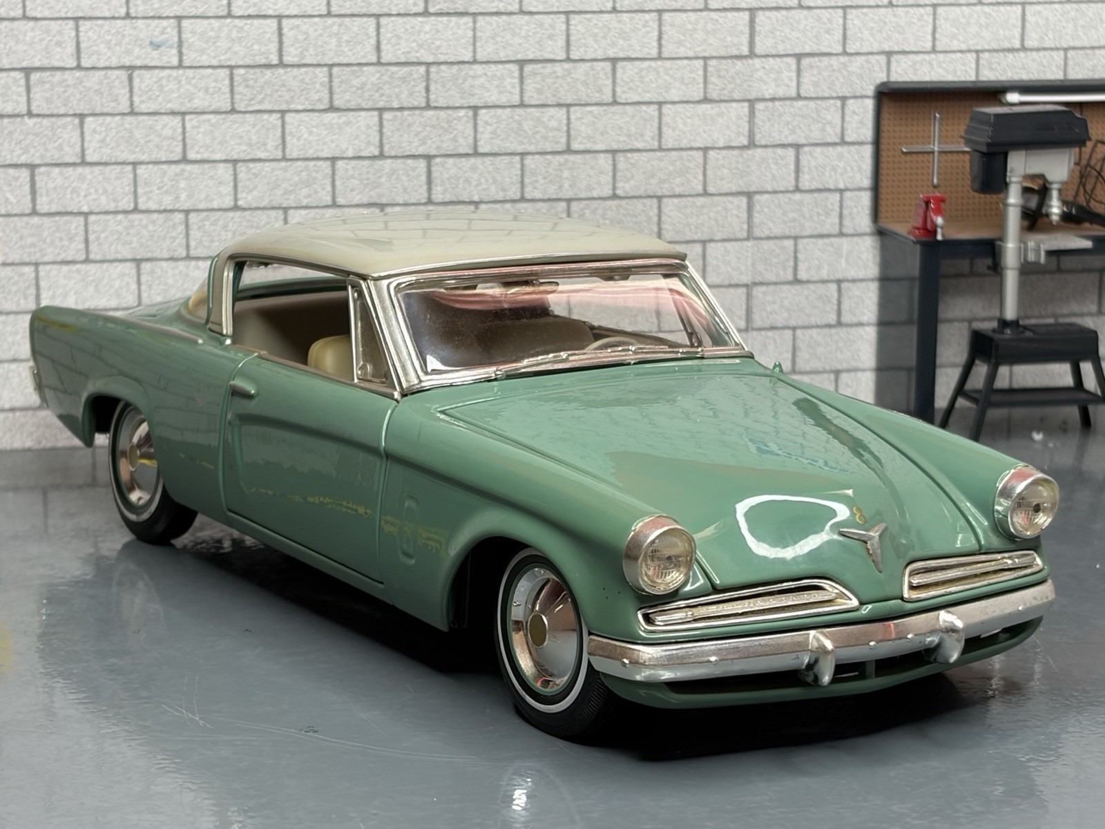 1:18 *RARE* MAISTO 1953 STUDEBAKER STARLINER (Green) LHD MODEL CAR!