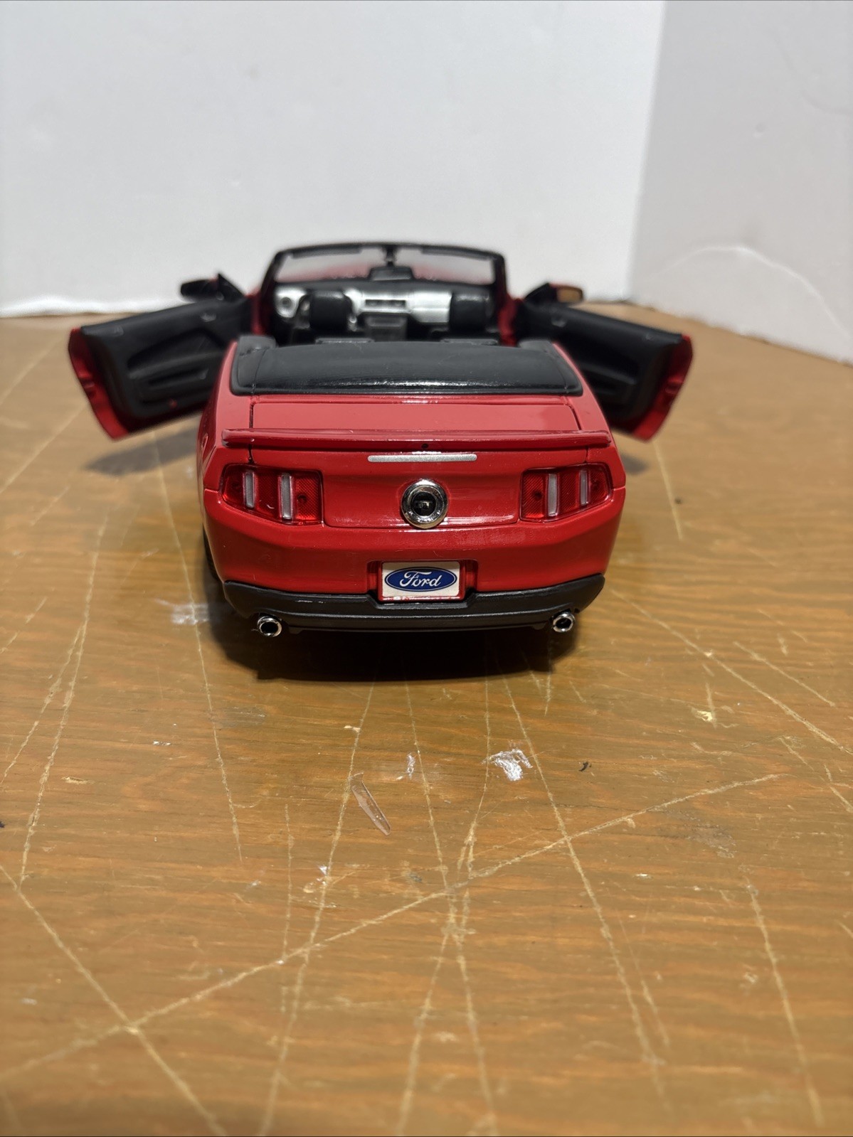 Maisto 2010 Ford Mustang GT Convertible Red 1:18 Scale Die-Cast , No Box
