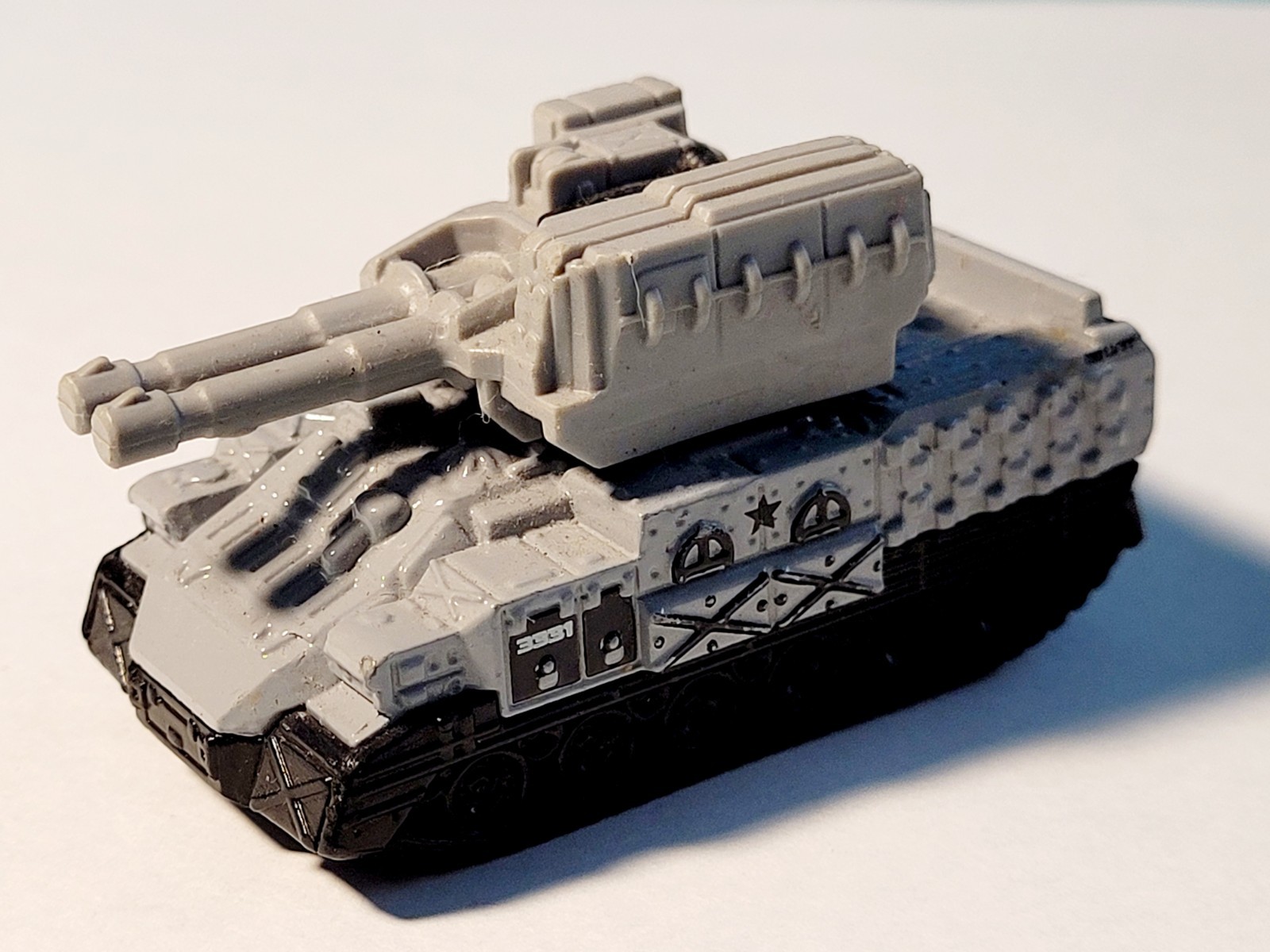 2013 Matchbox Blockade Buster Tank MB907 Heroic Rescue Series K33 Die-Cast 1:64