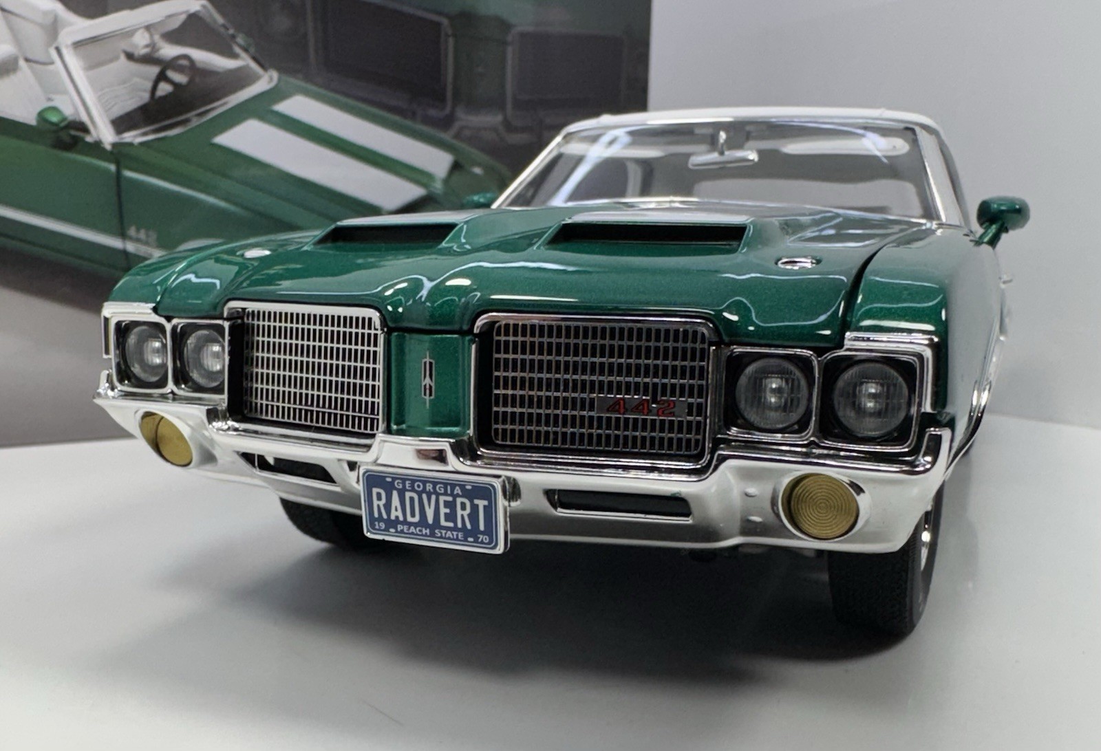 ACME 1/18 Scale 1972 OLDSMOBILE 442 W-30 “Incredible Color” 552 MADE