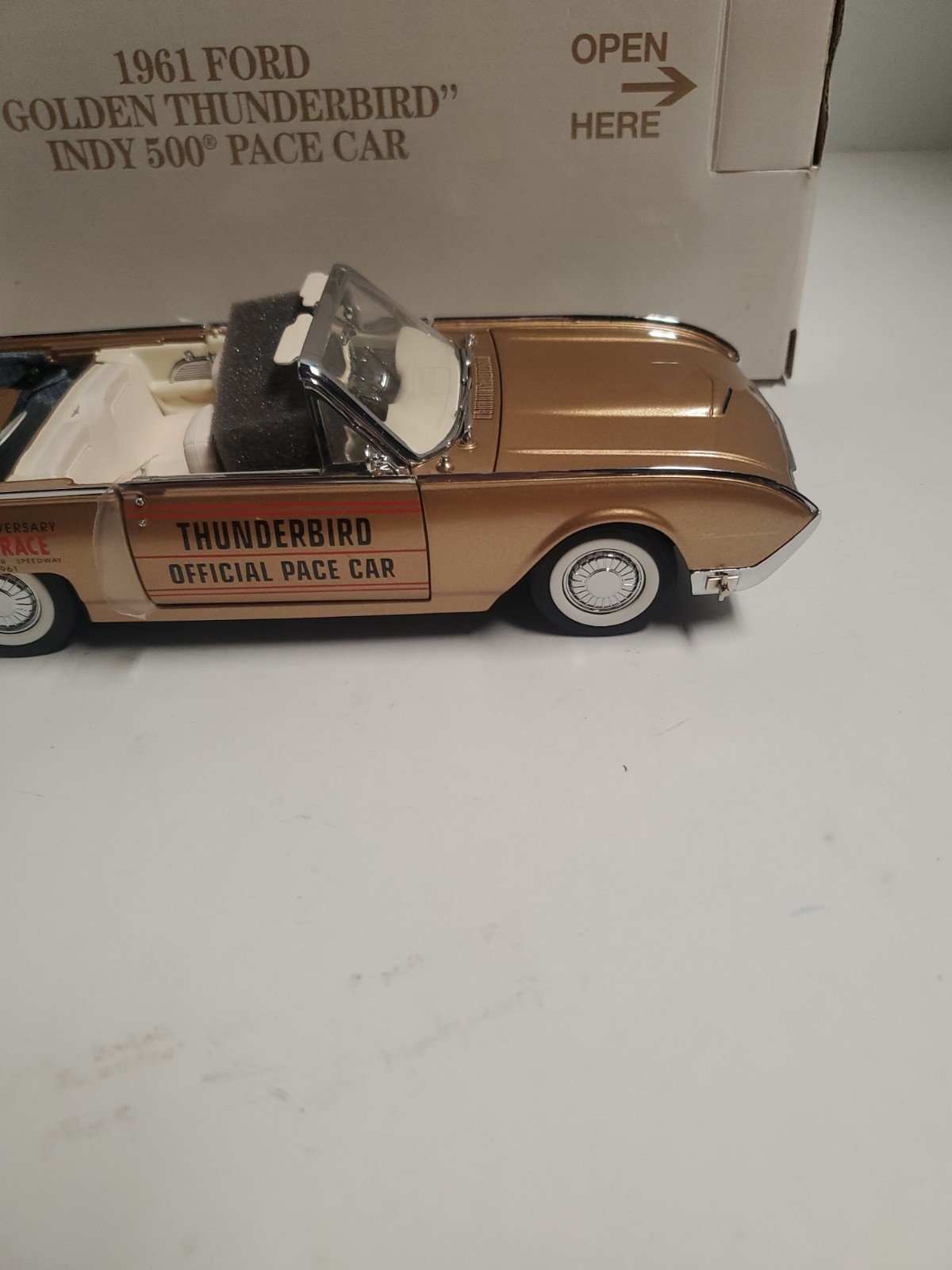 Danbury Mint 1961 Golden Ford Thunderbird Indy 500 Pace Car 1:24 NO Paperwork