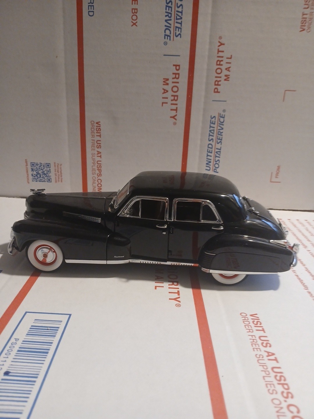 1941 Cadillac Fleetwood Series 60 Special 1:24 Diecast Danbury Mint