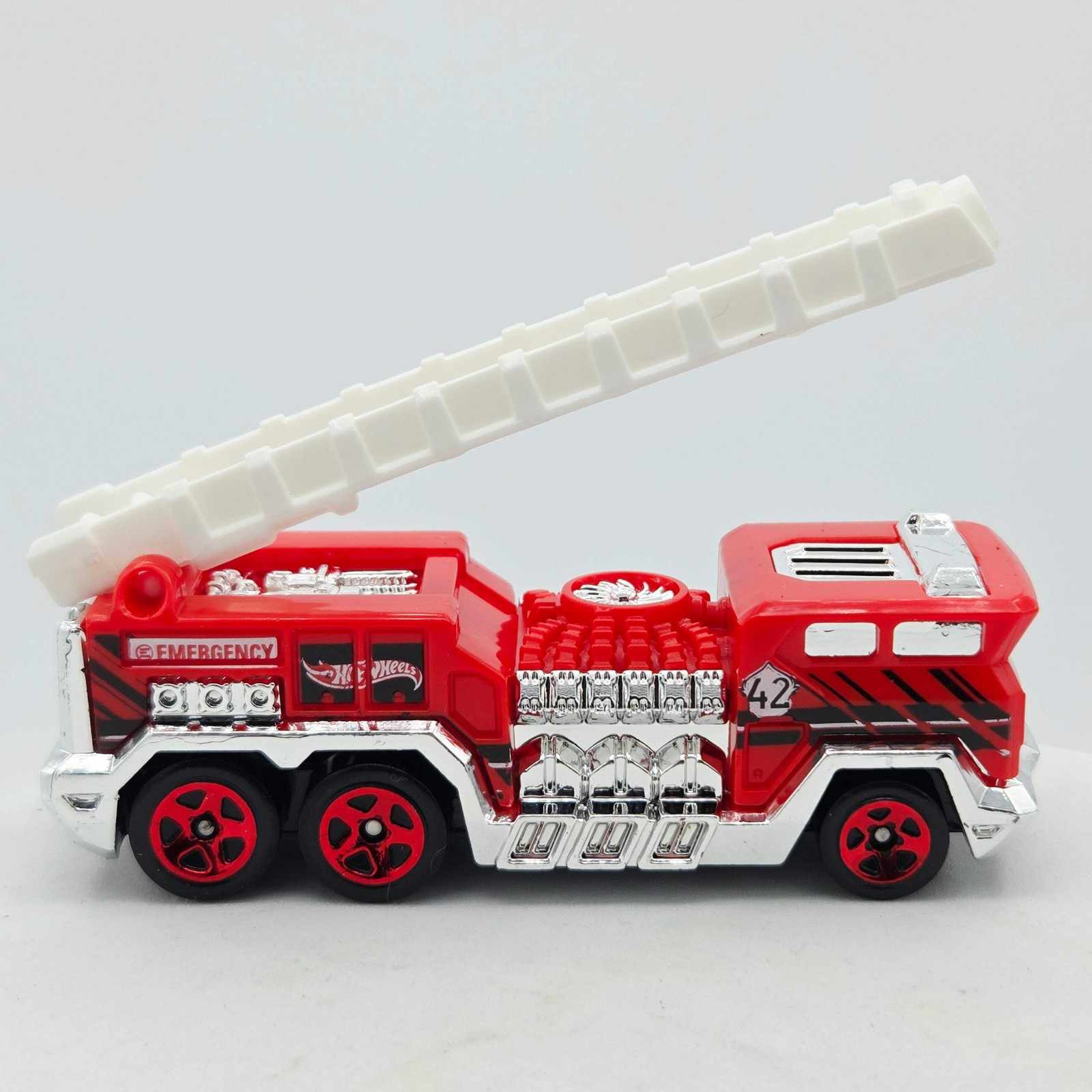 Hot Wheels 5 Alarm Fire Truck – Tandem Axel, Red (2014 HW Basic – City Works Res