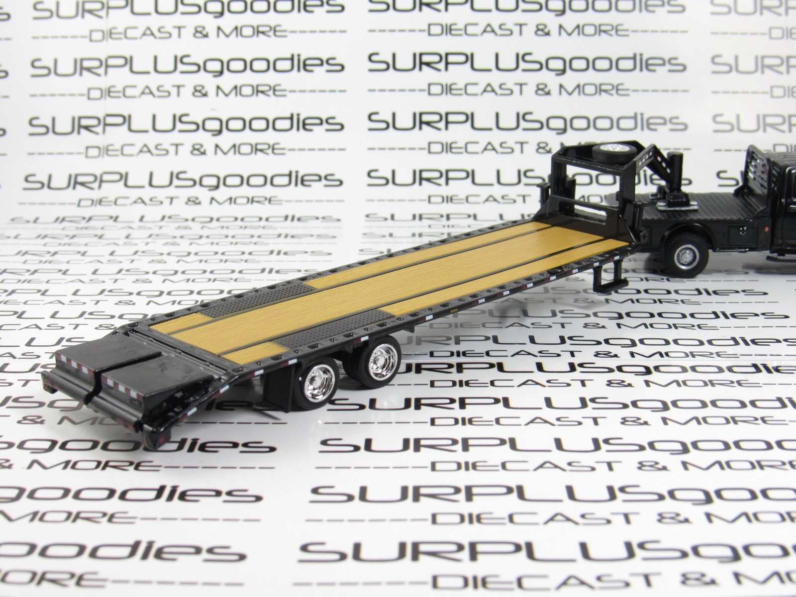 Greenlight 1:64 Black 2023 DODGE RAM 3500 Dually Flatbed w/Gooseneck Trailer