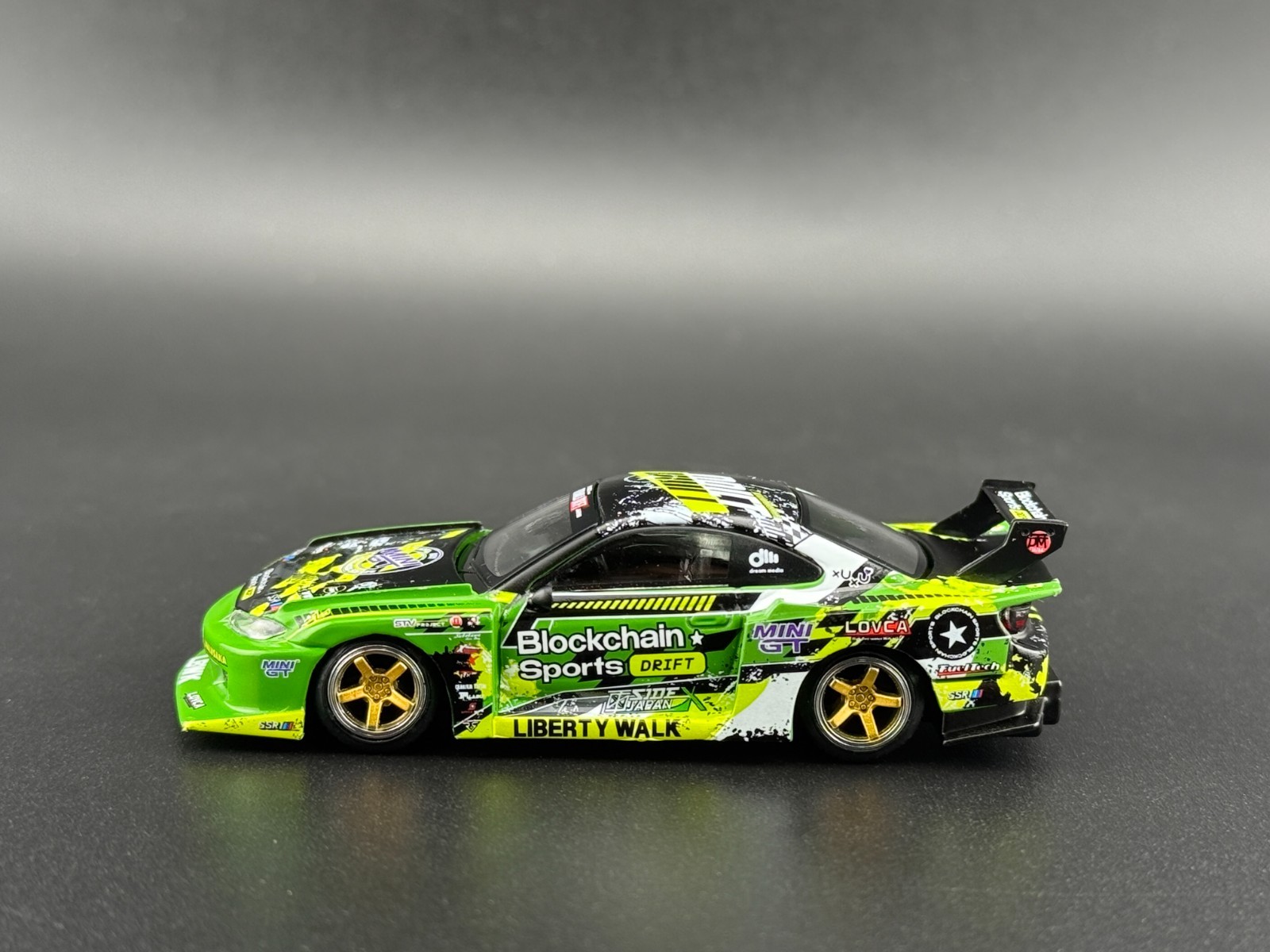Mini GT Nissan LB-Super Silhouette S15 SILVIA #555 V2 2024 Formula D1 #823 1/64
