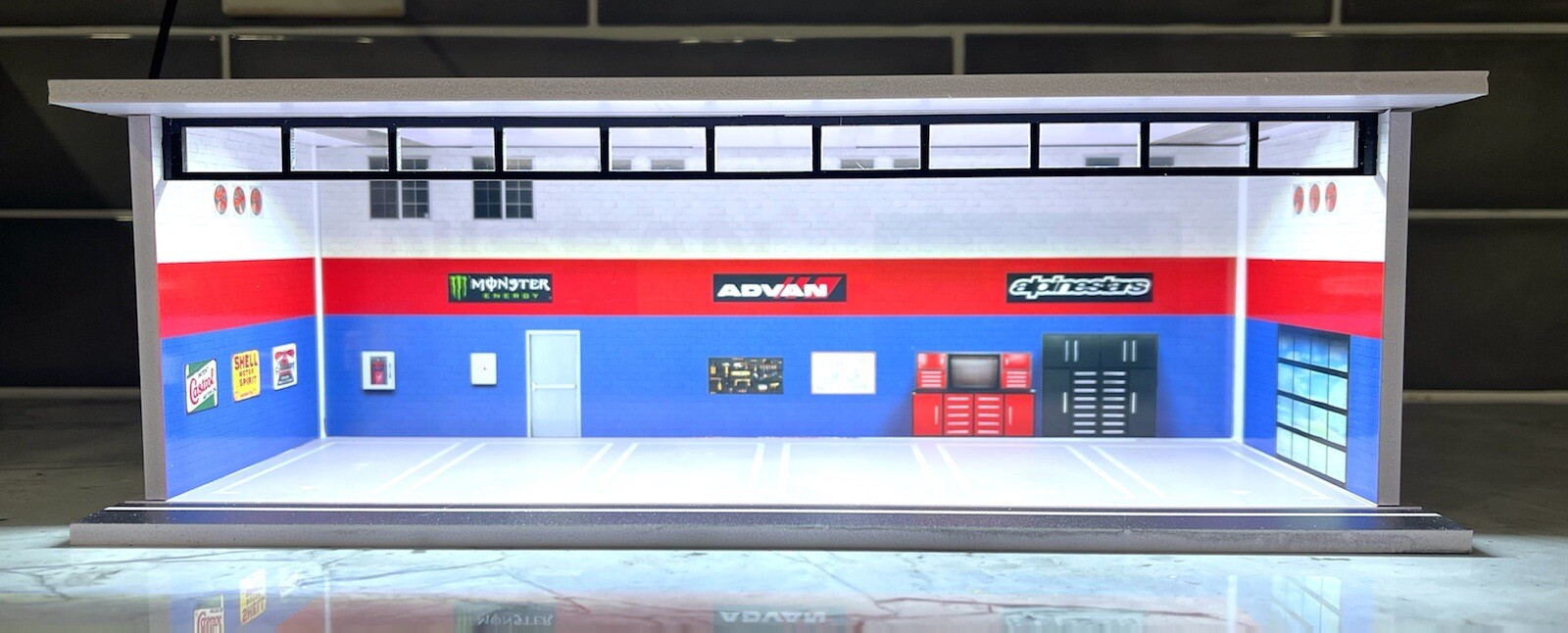 1/64 Scale General Interior Garage Diorama with LED Lighting SHIPS FROM USA!!