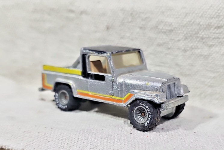 Hot Wheels Vintage Real Riders Jeep Scrambler 1/64