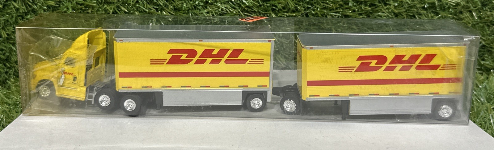 1/87 Scale Trucks N’ Stuff Freightliner Cascadia DHL With 28” DD Double SPT3120