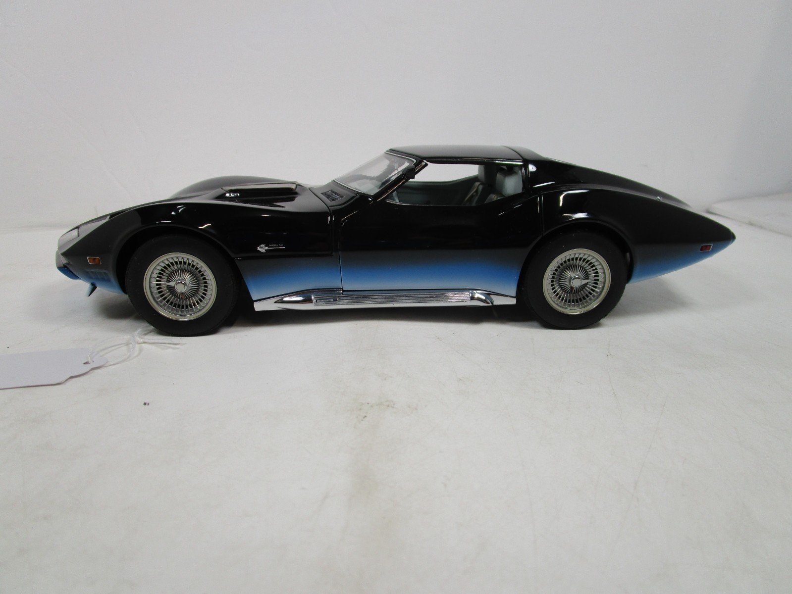 AUTOART 1/18 CHEVY MANTA RAY CORVETTE CONCEPT *READ DESCRIPTION* NO BOX
