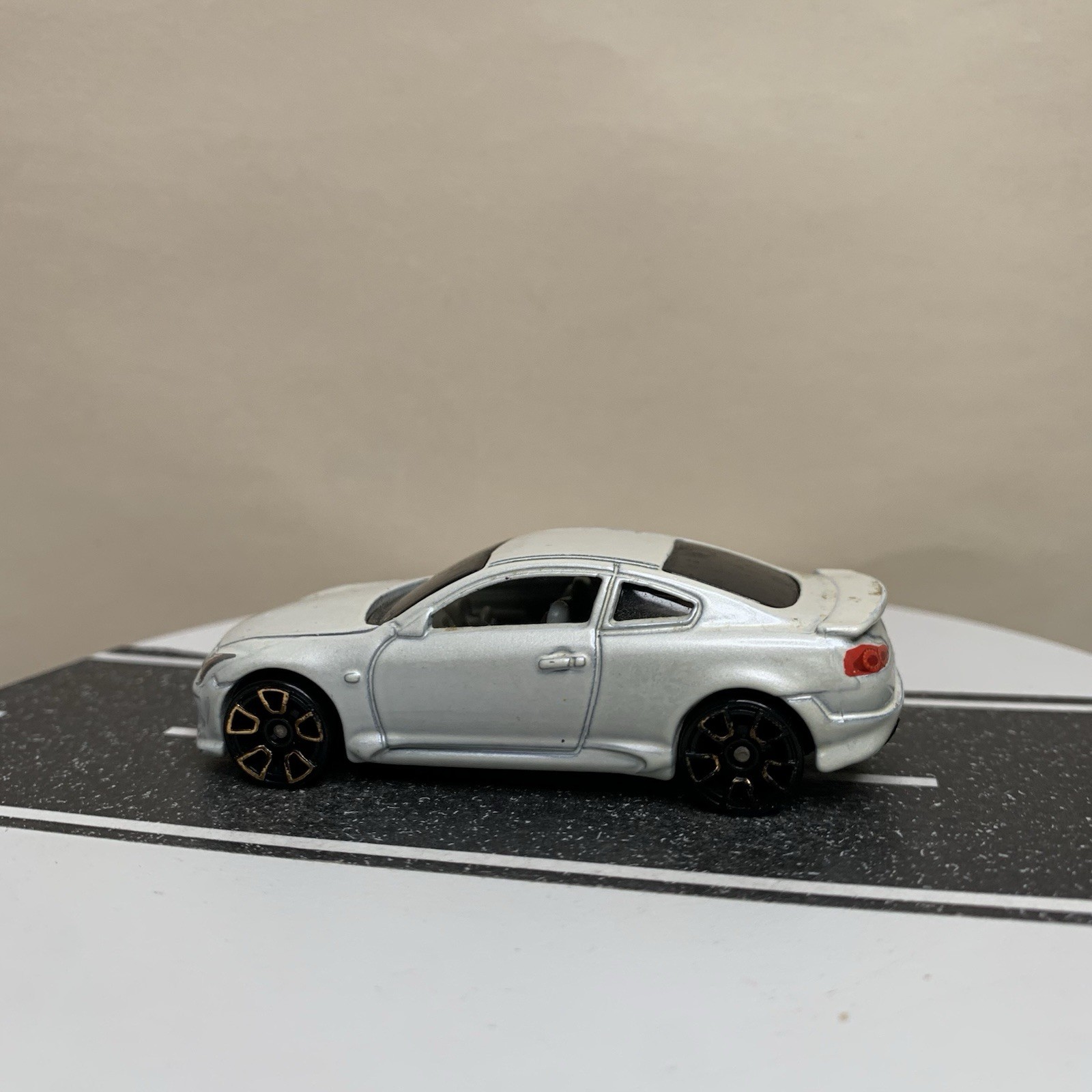 2012 Hot Wheels Faster Than Ever 2008-13 Infiniti G37 Coupe White 1:64 Scale
