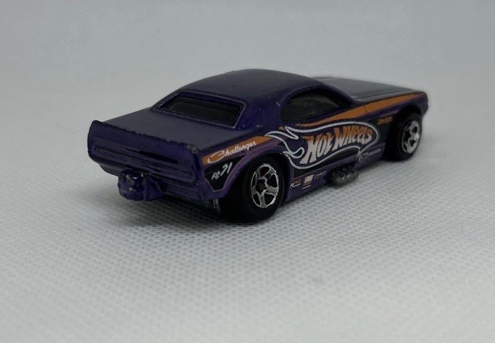 Hot Wheels 1977 Purple Dodge Challenger HEMI Funny Car Dragster Vintage Diecast