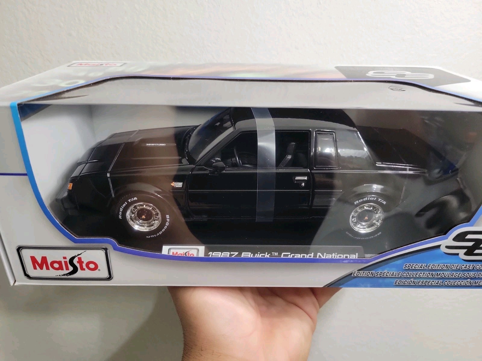 Maisto Special Edition 1987 Buick Grand National Black 1/18 31479