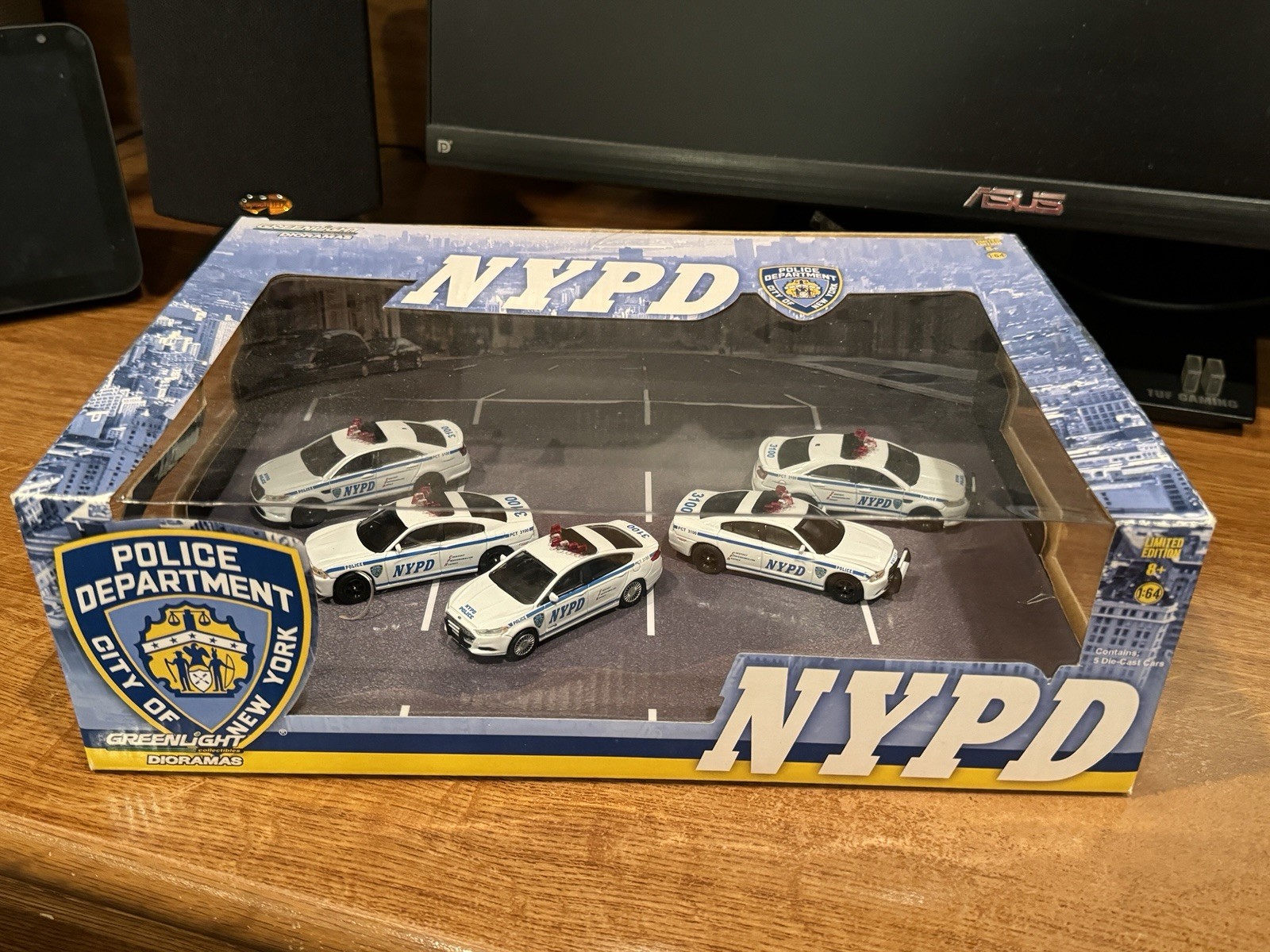 GREENLIGHT 1:64 NYPD 5pack DIORAMAS UNOPENED. Package Not 100% See Pics