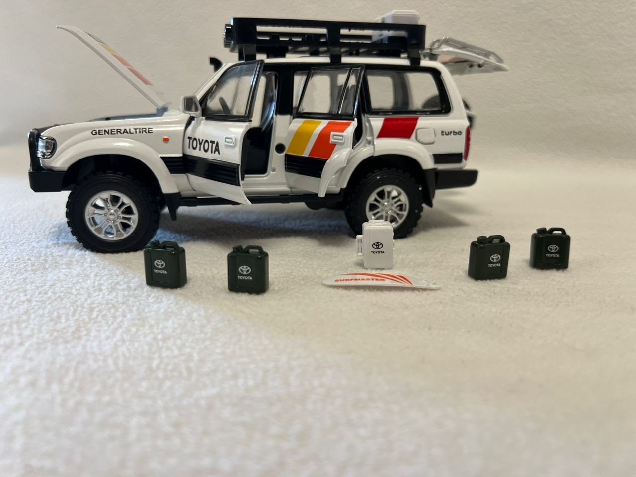1:24 Toyota Land Cruiser LC80 Car Model Alloy Diecast Vehicle Gift Sound Light