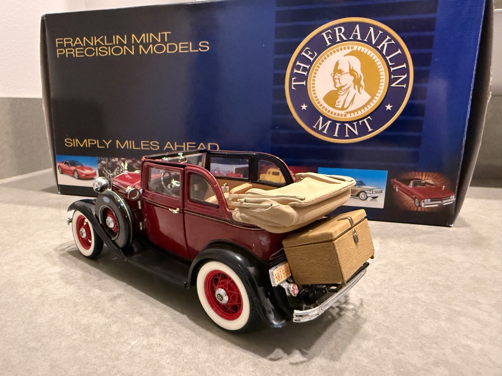 Bonnie and Clyde’s 1932 Ford V8 incl BOX ALL PAPERS AND ACCESSORIES. Beautiful!