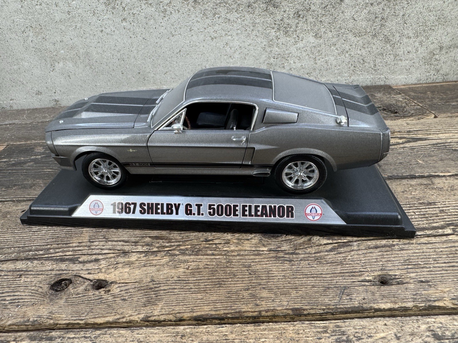 ford mustang shelby gt 500 eleanor 1967 Diecast Car With Stand