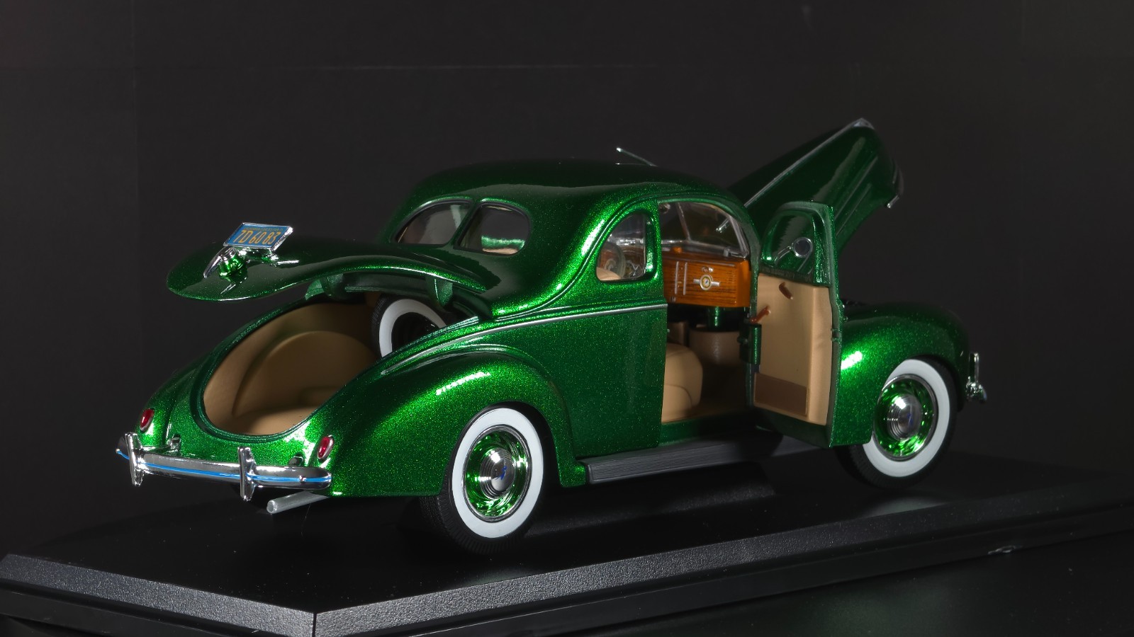 1939 Ford Deluxe Coupe 1:18 Maisto Exclusive Style Special Edition – Green