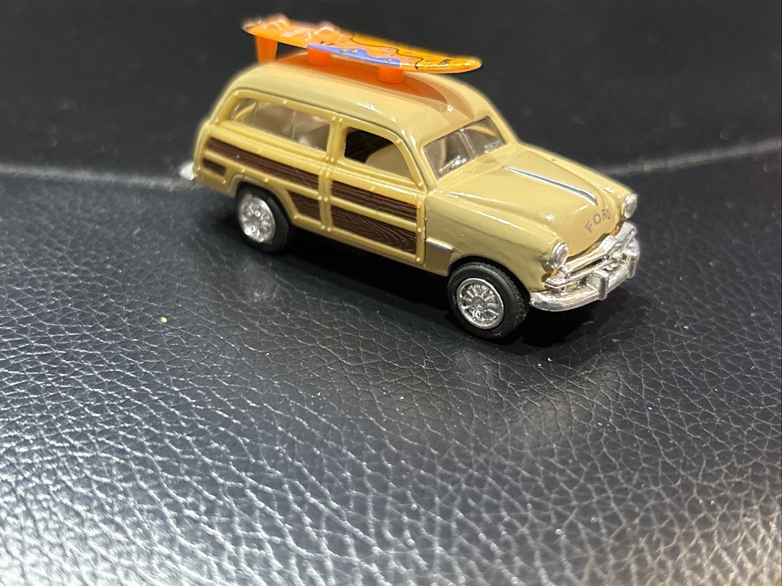 2x Kinsmart 1949 Ford Woody Wagon Black And Tan Pull Back 1:82 Scale