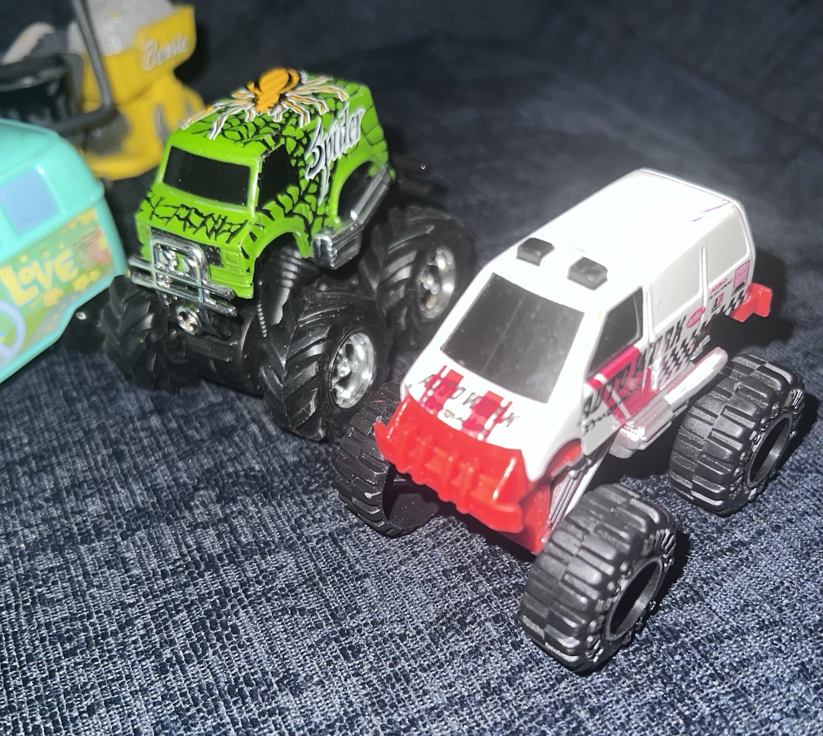 Mix Of 8 Toy, Cars, And Lions, Etc. Please See Photos.