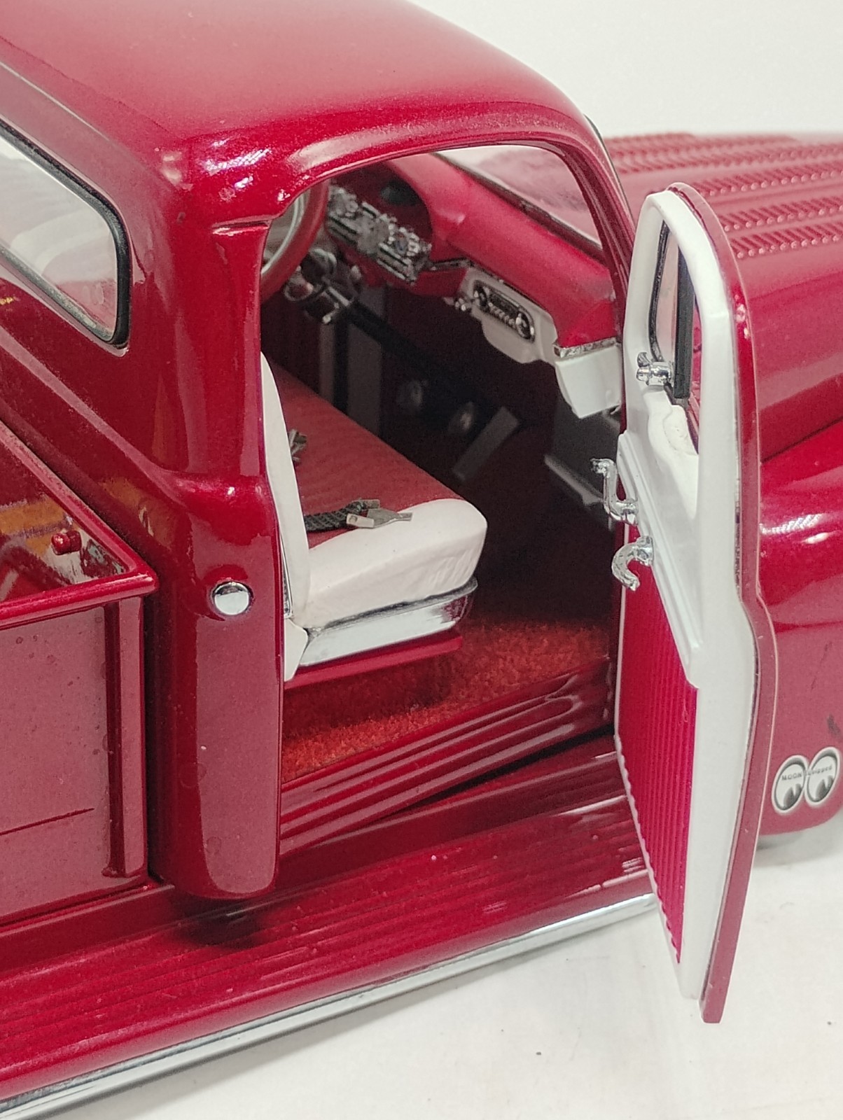 Danbury Mint 1:24 Scale Deep Metallic Red 1951 Ford F-1 Custom Pickup