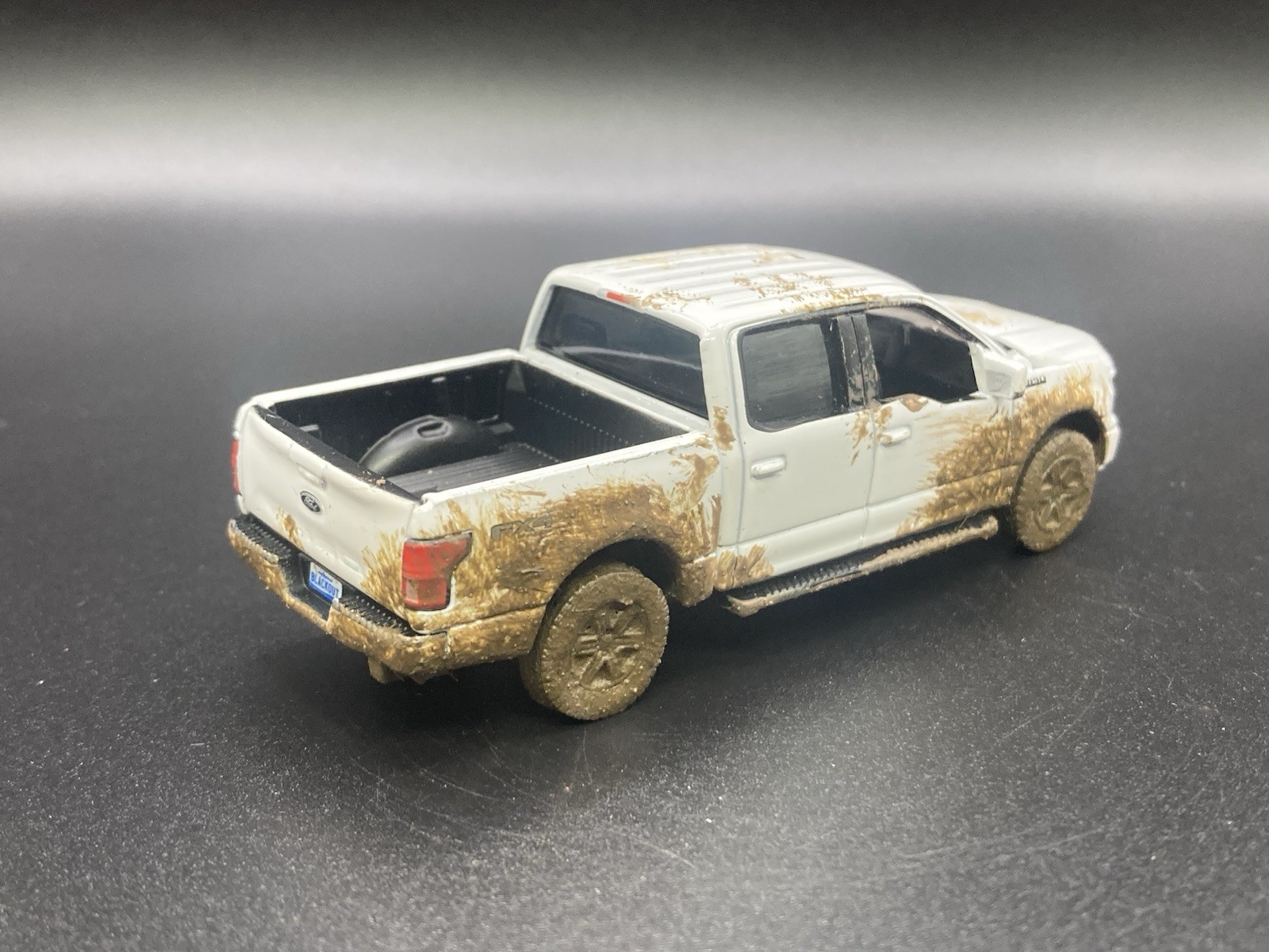 2020 Ford F-150 4×4 Muddy Custom 1/64 Diecast Mud Truck Custom Auto World