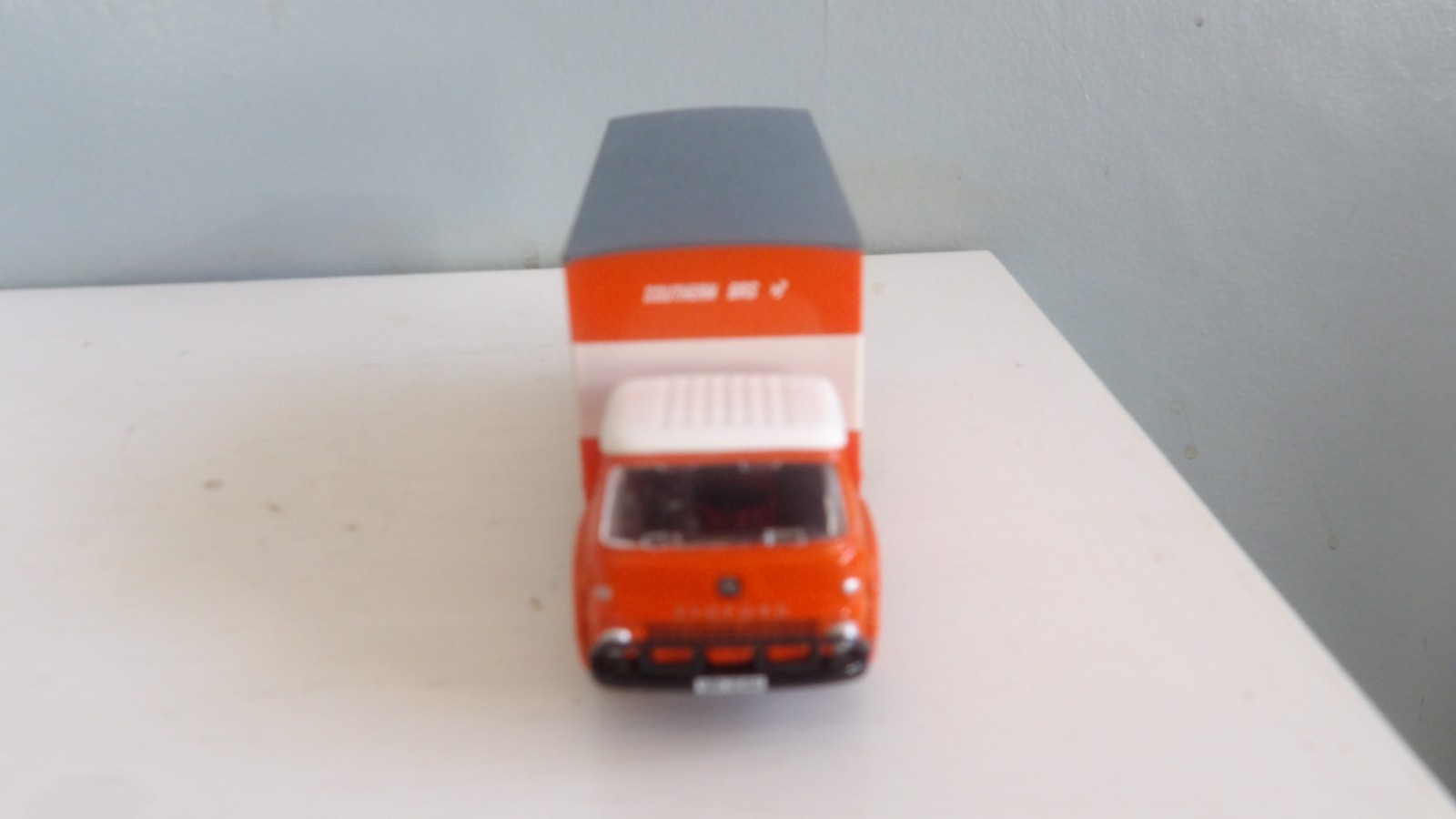 EFE 22901 SOUTHERN BRITISH ROAD SERVICE BEDFIRD TK 2 AXLE SHORT RIGID BOXVAN