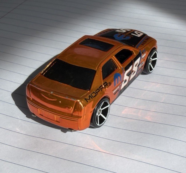 Hot Wheels DCC 2005 Chrysler 300C Hemi #68 Orange Mopar 1/64 Malaysia