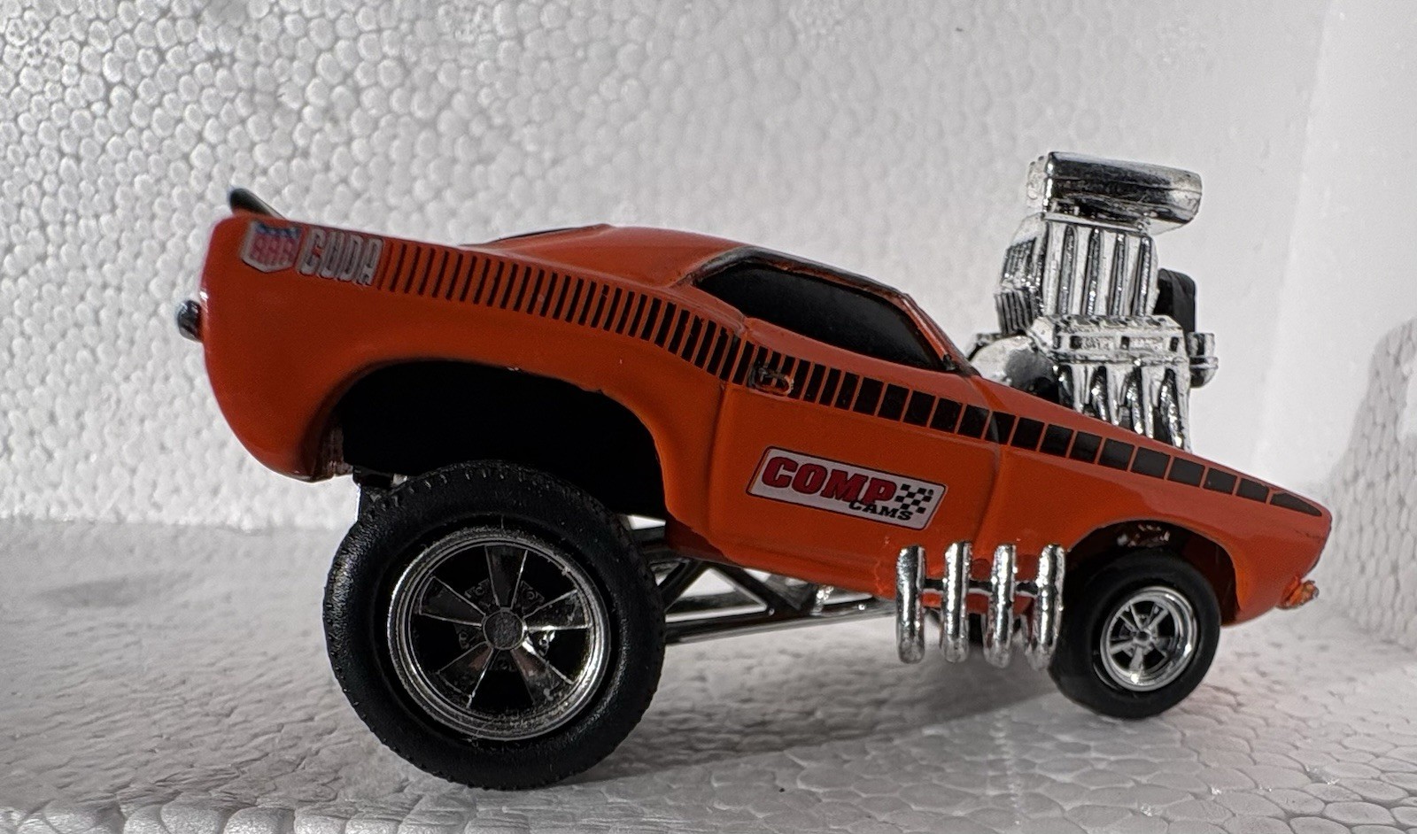 Muscle Machines 1970 Plymouth Barracuda AAR ‘Cuda 2000 Original Funline 1/64
