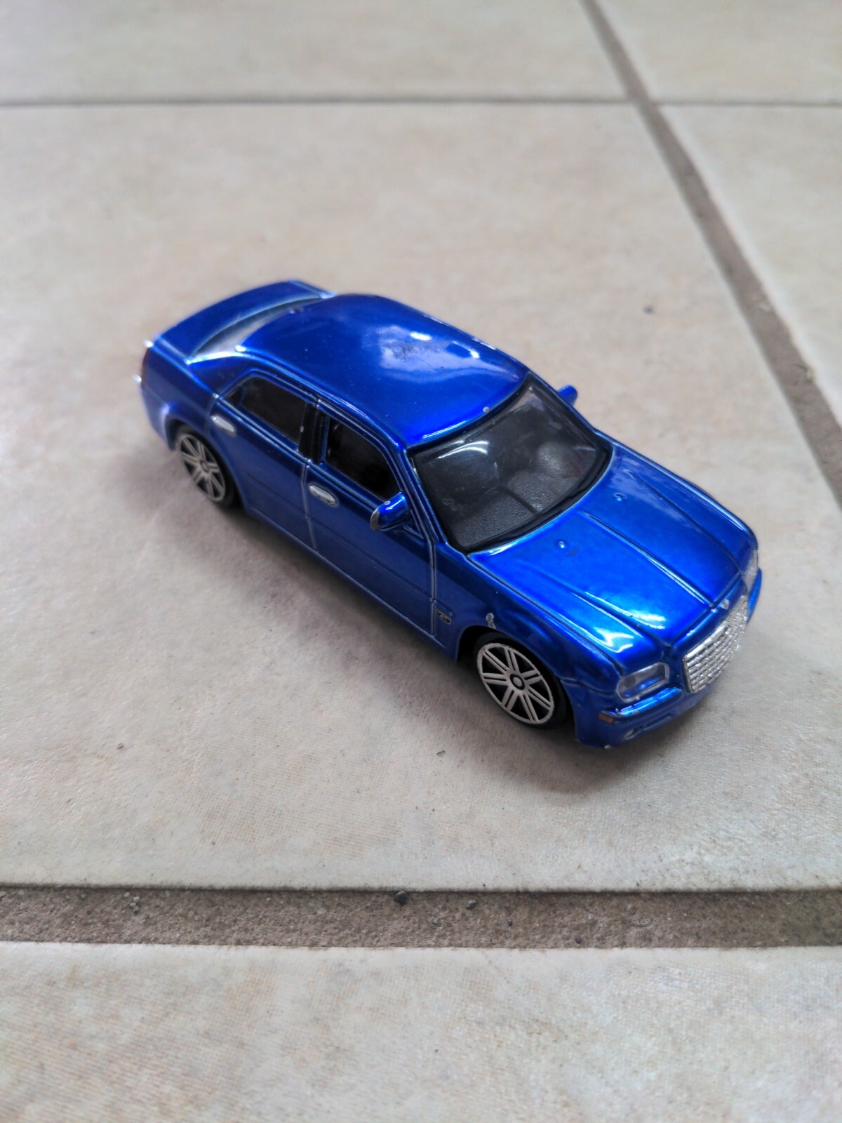 HTF Maisto 2005 Chrysler 300C Hemi 1:43 Scale DieCast Car Playerz Blue Chrome