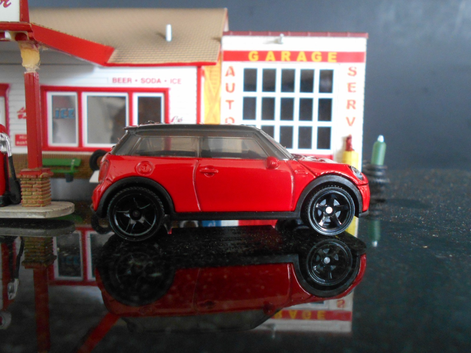 2022 Mini Cooper SE – 1/64 Scale Limited Edition – See Photos Below