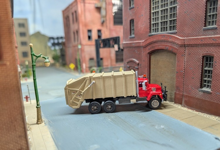 1/87 HO Scale Custom Built Ford L9000 Tandem Axle Garbage Truck 3D Printed Model