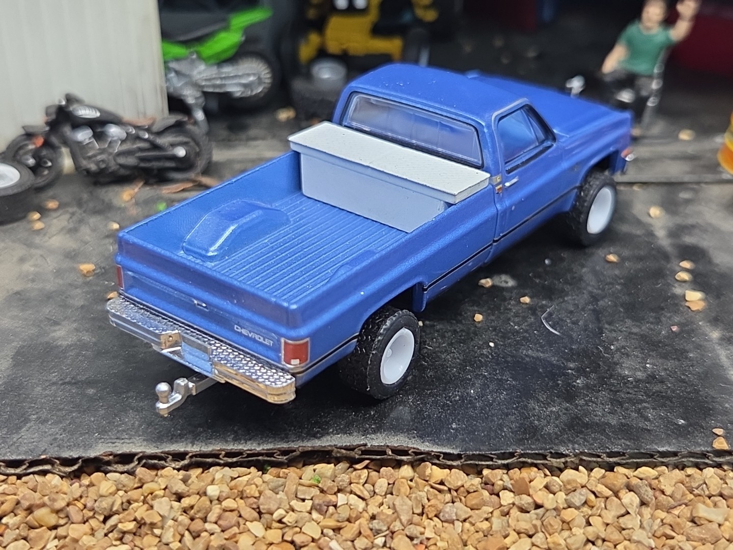 CUSTOM BUILT LIFTED 1:64 CHEVEROLET 1986 HIGH SIERA SQUARE BODY CHEVY 4×4 mud