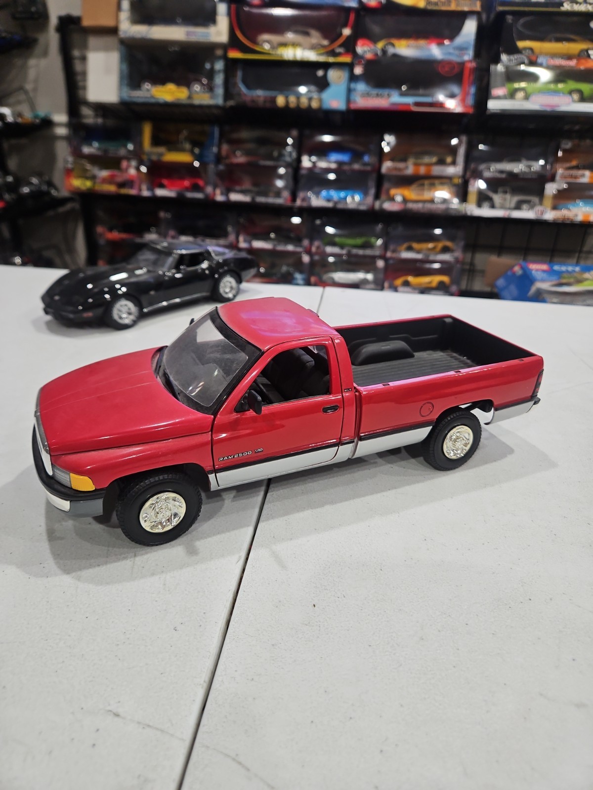 ERTL – 1995 DODGE RAM 2500 V-10 PICKUP TRUCK – 1/18 Diecast No Box