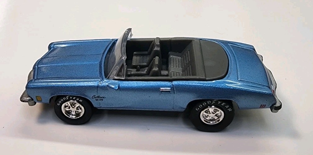 Johnny Lightning Blue 1974 Hurst Olds 442 W-30 Convertible 1/64 Diecast